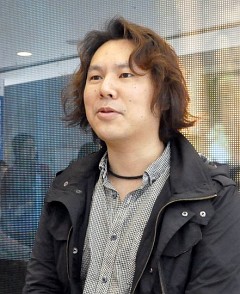 画像ギャラリー No.005のサムネイル画像 / 「Dragon's Dogma: Dark Arisen」本日発売。エグゼクティブプロデューサーの小林裕幸氏と，テーマソングを歌うRaychellさんが駆けつけた店頭イベントをレポート