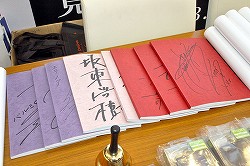 画像ギャラリー No.006のサムネイル画像 / 「Dragon's Dogma: Dark Arisen」本日発売。エグゼクティブプロデューサーの小林裕幸氏と，テーマソングを歌うRaychellさんが駆けつけた店頭イベントをレポート