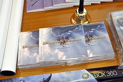 画像ギャラリー No.007のサムネイル画像 / 「Dragon's Dogma: Dark Arisen」本日発売。エグゼクティブプロデューサーの小林裕幸氏と，テーマソングを歌うRaychellさんが駆けつけた店頭イベントをレポート