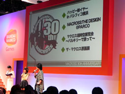 画像ギャラリー No.002のサムネイル画像 / ［TGS 2012］マクロスの新作ゲーム「マクロス30（仮）」も発表された「マクロス30周年 メモリアルステージ 〜だって伝えたかったんだもん。ハッピーアニバーサリー!!〜」レポート