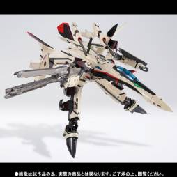 画像ギャラリー No.004のサムネイル画像 / 「マクロス30」に登場する機体「デュランダルバルキリー」イサム・ダイソンカラーが超合金で登場。予約受付を本日開始