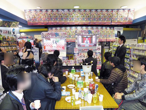 画像ギャラリー No.002のサムネイル画像 / ドリームクラブ一夜かぎりの出張店舗が,葛西のゲームショップにオープン。プロデューサーの岡島氏も駆けつけた「ドリームクラブGogo.」体験会をレポート