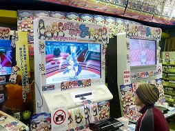画像ギャラリー No.005のサムネイル画像 / ドリームクラブ一夜かぎりの出張店舗が,葛西のゲームショップにオープン。プロデューサーの岡島氏も駆けつけた「ドリームクラブGogo.」体験会をレポート