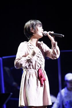 画像ギャラリー No.010のサムネイル画像 / 生バンドの演奏と共に響き渡った「届かない恋」。ピアノ独奏による名曲も再現された「WHITE ALBUM2 CONCERT」レポート