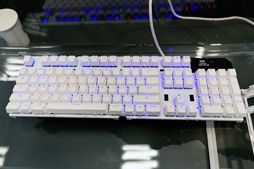 画像ギャラリー No.004のサムネイル画像 / ゲーマー向けキーボード，次のトレンドは防水!? COMPUTEXで見た個性派をチェック