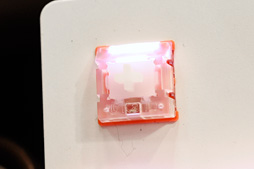 画像ギャラリー No.009のサムネイル画像 / ゲーマー向けキーボード，次のトレンドは防水!? COMPUTEXで見た個性派をチェック