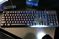 画像ギャラリー No.011のサムネイル画像 / ゲーマー向けキーボード，次のトレンドは防水!? COMPUTEXで見た個性派をチェック