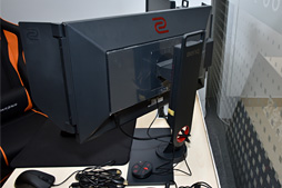 画像ギャラリー No.004のサムネイル画像 / BenQ ZOWIE，「XL2536」を上海のゲームイベントで披露。垂直144Hz＋残像感低減技術「DyAc」のゲーマー向け液晶ディスプレイ