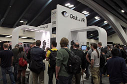 画像ギャラリー No.002のサムネイル画像 / ［GDC 2013］期待のゲーム用HMD「Oculus Rift」を体験＆直撮り。「眼前に広がるゲーム世界が，首の動きに追従する」のは革命か
