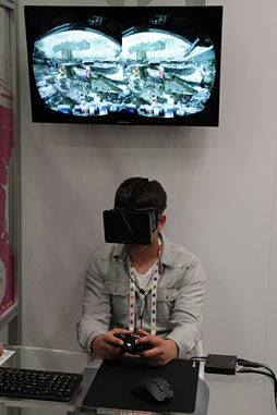 画像ギャラリー No.006のサムネイル画像 / ［GDC 2013］期待のゲーム用HMD「Oculus Rift」を体験＆直撮り。「眼前に広がるゲーム世界が，首の動きに追従する」のは革命か