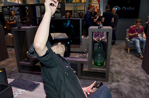 画像ギャラリー No.019のサムネイル画像 / ［E3 2014］最新版「Oculus Rift」を装着してゲームを体験。VR対応HMDは“マリオ風”アクションゲームにも新しい面白さをもたらす