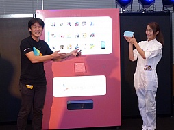 画像ギャラリー No.002のサムネイル画像 / 人気ゲームが自動販売機で買える？　「Google Play みんなのゲーム人気投票 お披露目会」の模様をレポート