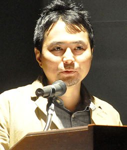 画像ギャラリー No.005のサムネイル画像 / 実機デモで数多の「死に様」が惜しげもなく披露された「DARK SOULS II」記者発表会をレポート。シールドデザインの公募や公認カフェの情報も