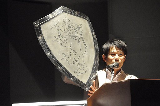 画像ギャラリー No.023のサムネイル画像 / 実機デモで数多の「死に様」が惜しげもなく披露された「DARK SOULS II」記者発表会をレポート。シールドデザインの公募や公認カフェの情報も