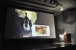 画像ギャラリー No.026のサムネイル画像 / 実機デモで数多の「死に様」が惜しげもなく披露された「DARK SOULS II」記者発表会をレポート。シールドデザインの公募や公認カフェの情報も