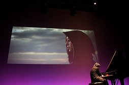 画像ギャラリー No.024のサムネイル画像 / 「DARK SOULS II」の完成発表会をレポート。Webサービス「果ての篝火」や，「DARK SOULS Cafe」の限定メニューなどが発表に