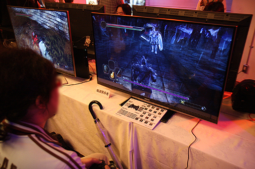 画像ギャラリー No.013のサムネイル画像 / さっそく心を折られた「DARK SOULS II」先行体験会レポート。憔悴しきったマフィア梶田が，ゲームから発せられていた殺意を語る