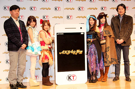 画像ギャラリー No.001のサムネイル画像 / AKB48のメンバーがゲーム中の衣装をまとって登場。GREE「AKB48の野望」が発表された，コーエーテクモゲームス「新作ソーシャルゲーム 完成発表会」レポート