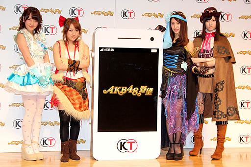 画像ギャラリー No.022のサムネイル画像 / AKB48のメンバーがゲーム中の衣装をまとって登場。GREE「AKB48の野望」が発表された，コーエーテクモゲームス「新作ソーシャルゲーム 完成発表会」レポート