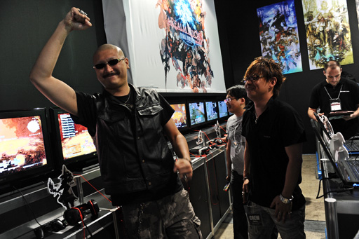 画像ギャラリー No.005のサムネイル画像 / ［TGS 2013］「新生FFXIV」の「タイタンバトル」に挑戦。プロデューサー兼ディレクターの吉田直樹氏にまさかのアクシデントが……