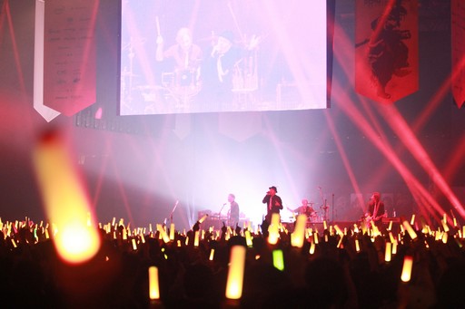 画像ギャラリー No.020のサムネイル画像 / 1万5000人のヒカセンをビートで圧殺!「FFXIV ファンフェスティバル in 東京」のTHE PRIMALSスペシャルライブレポート&ミニインタビュー