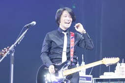 画像ギャラリー No.027のサムネイル画像 / 1万5000人のヒカセンをビートで圧殺!「FFXIV ファンフェスティバル in 東京」のTHE PRIMALSスペシャルライブレポート&ミニインタビュー