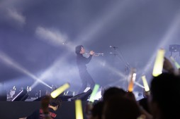 画像ギャラリー No.035のサムネイル画像 / 1万5000人のヒカセンをビートで圧殺!「FFXIV ファンフェスティバル in 東京」のTHE PRIMALSスペシャルライブレポート&ミニインタビュー