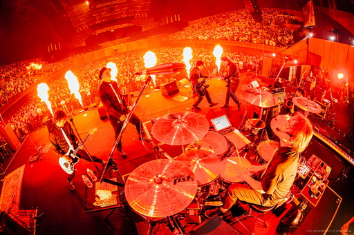 画像ギャラリー No.028のサムネイル画像 / 4年ぶりの「THE PRIMALS」生ライブに“レジェンド”も登場！「THE PRIMALS Live in Japan - Beyond the Shadow」レポートを掲載