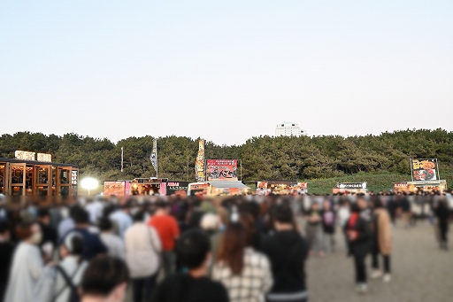 画像ギャラリー No.001のサムネイル画像 / 「FFXIV 10th ANNIVERSARY FIREWORKS ＆ MUSIC」千葉会場レポート。ドローンや花火による光の演出で新生10周年をお祝い