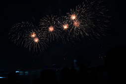 画像ギャラリー No.007のサムネイル画像 / 「FFXIV 10th ANNIVERSARY FIREWORKS ＆ MUSIC」千葉会場レポート。ドローンや花火による光の演出で新生10周年をお祝い