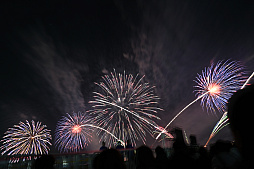 画像ギャラリー No.008のサムネイル画像 / 「FFXIV 10th ANNIVERSARY FIREWORKS ＆ MUSIC」千葉会場レポート。ドローンや花火による光の演出で新生10周年をお祝い