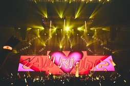 画像ギャラリー No.026のサムネイル画像 / 満員のヒカセンで横浜アリーナが揺れた！「THE PRIMALS Live in Japan - Darkest Before Dawn」レポート