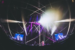 画像ギャラリー No.027のサムネイル画像 / 満員のヒカセンで横浜アリーナが揺れた！「THE PRIMALS Live in Japan - Darkest Before Dawn」レポート