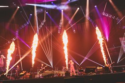 画像ギャラリー No.030のサムネイル画像 / 満員のヒカセンで横浜アリーナが揺れた！「THE PRIMALS Live in Japan - Darkest Before Dawn」レポート