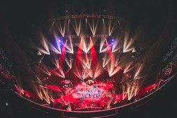 画像ギャラリー No.035のサムネイル画像 / 満員のヒカセンで横浜アリーナが揺れた！「THE PRIMALS Live in Japan - Darkest Before Dawn」レポート