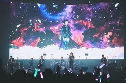 画像ギャラリー No.041のサムネイル画像 / 満員のヒカセンで横浜アリーナが揺れた！「THE PRIMALS Live in Japan - Darkest Before Dawn」レポート