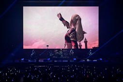 画像ギャラリー No.057のサムネイル画像 / 満員のヒカセンで横浜アリーナが揺れた！「THE PRIMALS Live in Japan - Darkest Before Dawn」レポート