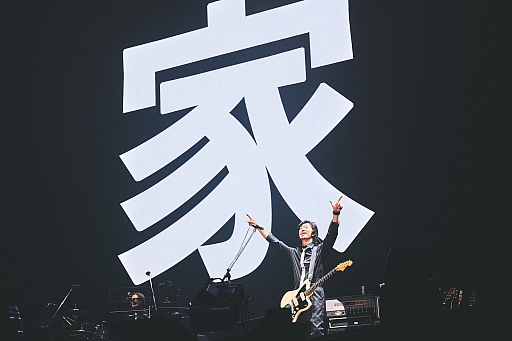 画像ギャラリー No.068のサムネイル画像 / 満員のヒカセンで横浜アリーナが揺れた！「THE PRIMALS Live in Japan - Darkest Before Dawn」レポート