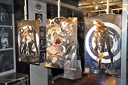 画像ギャラリー No.031のサムネイル画像 / 明日20日にスタートする「シューティングバー EA×バイオハザード 2ndシーズン」を一足先に体験。オリジナルメニューはもちろん，ガイナックス所属のイラストレーターが描き下ろしたターゲットも登場