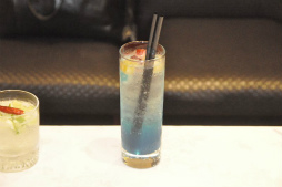 画像ギャラリー No.058のサムネイル画像 / カプコン30周年を記念して「CAPCOM BAR」のグランドメニューが大幅リニューアル。一新されたメニューや店内の模様をフォトレポートでお届け