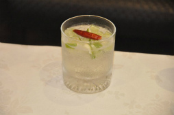 画像ギャラリー No.060のサムネイル画像 / カプコン30周年を記念して「CAPCOM BAR」のグランドメニューが大幅リニューアル。一新されたメニューや店内の模様をフォトレポートでお届け