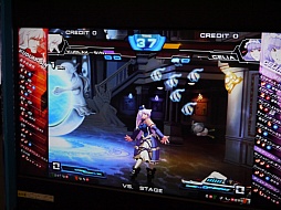 画像ギャラリー No.036のサムネイル画像 / 「KOF XIII CLIMAX」「スカルガールズ」のNESiCAxLive版が初お披露目。開発中の「グルーヴコースター」も体験できたタイトー新製品商談会レポート