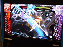 画像ギャラリー No.038のサムネイル画像 / 「KOF XIII CLIMAX」「スカルガールズ」のNESiCAxLive版が初お披露目。開発中の「グルーヴコースター」も体験できたタイトー新製品商談会レポート
