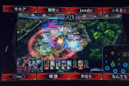 画像ギャラリー No.020のサムネイル画像 / 「LoV III」の頂点を競う熾烈なバトル。新作「Re:3」発表や，謎のアニメPVもお披露目された「OVER the LORD 7th」レポート