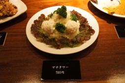 画像ギャラリー No.012のサムネイル画像 / 「LORD of VERMILION III」と居酒屋が異色のコラボ。丹沢悠一プロデューサーも駆けつけた“居酒屋LoV”内覧会レポート