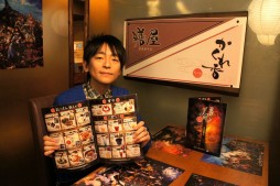 画像ギャラリー No.019のサムネイル画像 / 「LORD of VERMILION III」と居酒屋が異色のコラボ。丹沢悠一プロデューサーも駆けつけた“居酒屋LoV”内覧会レポート