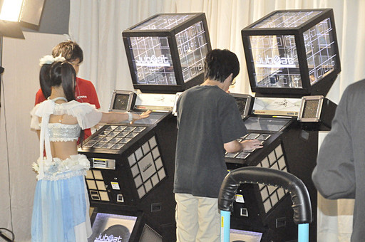 画像ギャラリー No.013のサムネイル画像 / アイドルとファンの絆が勝利のカギ?「BEMANI」シリーズのファンイベント「U.M.U × BEMANI 真夏のアイドル納涼祭」をレポート