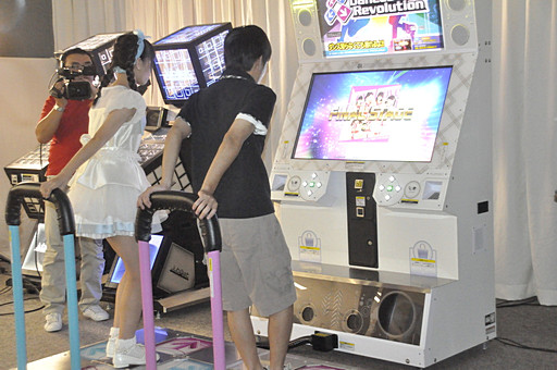 画像ギャラリー No.018のサムネイル画像 / アイドルとファンの絆が勝利のカギ?「BEMANI」シリーズのファンイベント「U.M.U × BEMANI 真夏のアイドル納涼祭」をレポート