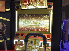 ［JAEPO2019］黄金のDDR筐体！「DanceDanceRevolution 20th anniversary model」がKONAMIブースで初披露。2019年3月から稼働開始