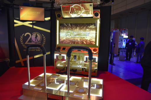 画像ギャラリー No.003のサムネイル画像 / ［JAEPO2019］黄金のDDR筐体！「DanceDanceRevolution 20th anniversary model」がKONAMIブースで初披露。2019年3月から稼働開始